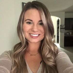 Meet your Posher, Lauren